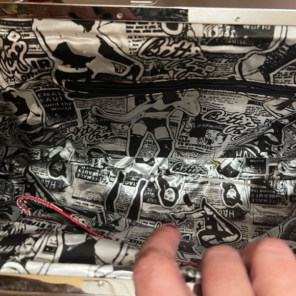 Retired red Bettie Page Purse HTF - Picture 3 of 7